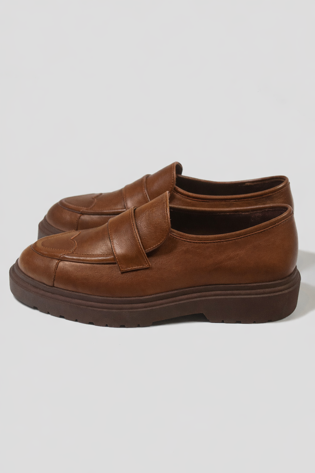 Heart Tip Leather Loafers