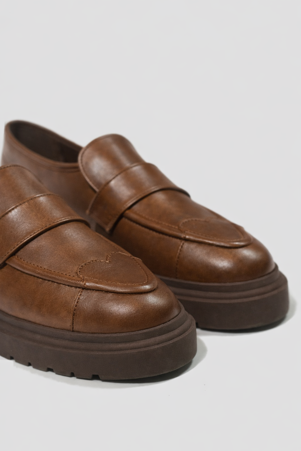 Heart Tip Leather Loafers